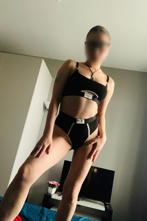 Проститутка и Индивидуалка Эльвира у метро Ленинский проспект Питера