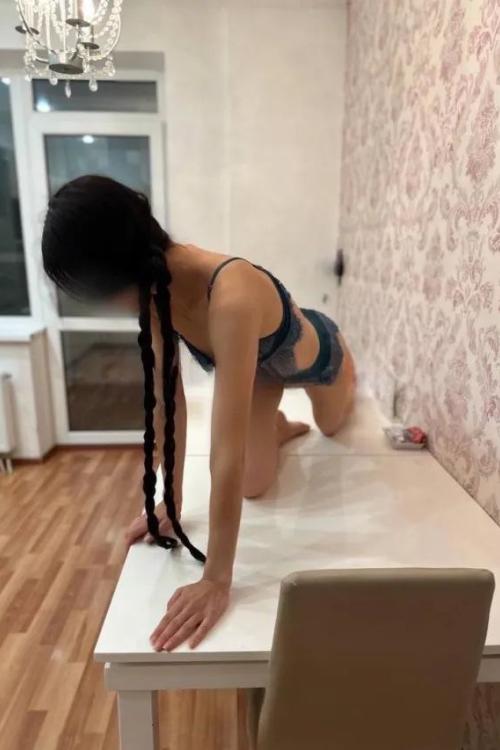 Проститутка и Индивидуалка Марина Принимаю Одна у метро Озерки в Питере