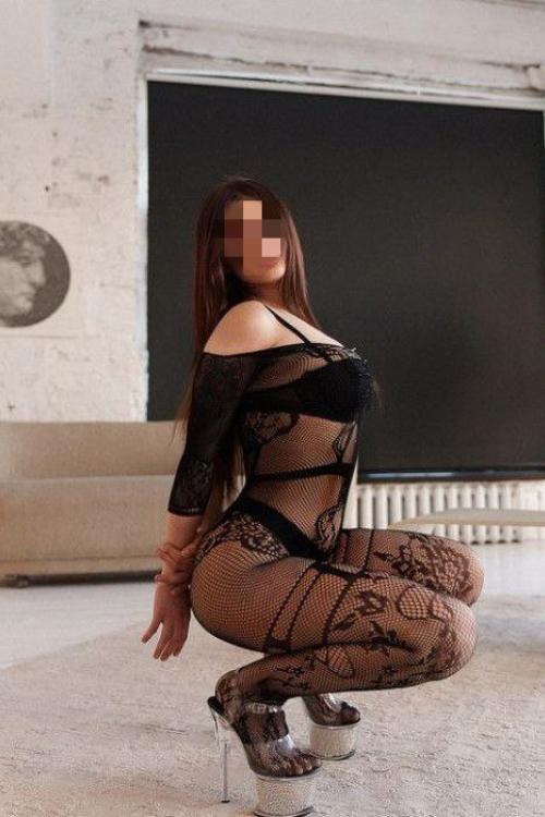 Проститутка и Подружка Милена у метро Академическая в Питере