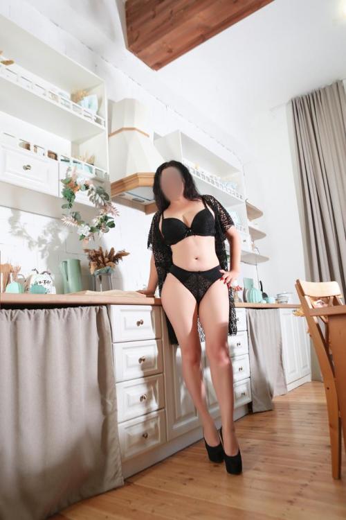 Подружка и Пара Соня у метро Чернышевская СПб