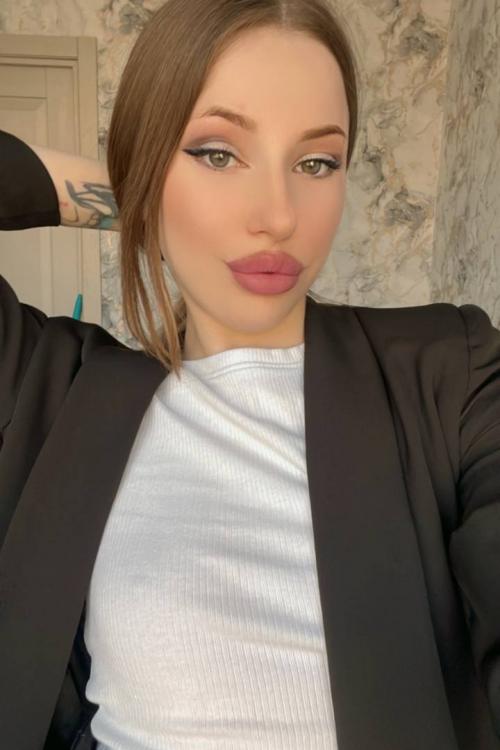 Проститутка и Индивидуалка Виктория у метро Площадь Восстания в Питере