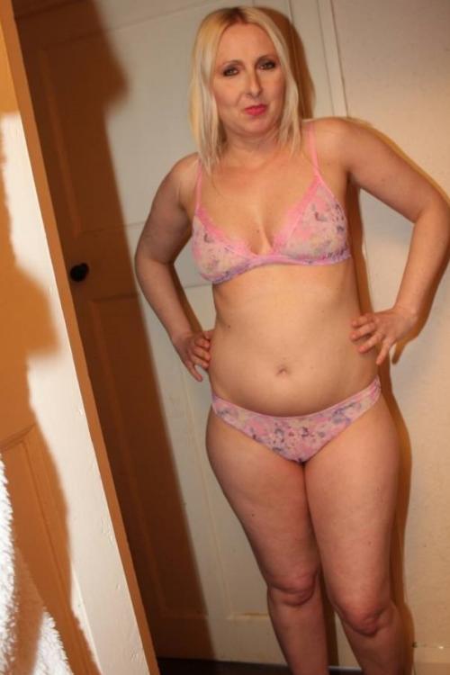 Проститутка Юта у метро Невский проспект в Питере